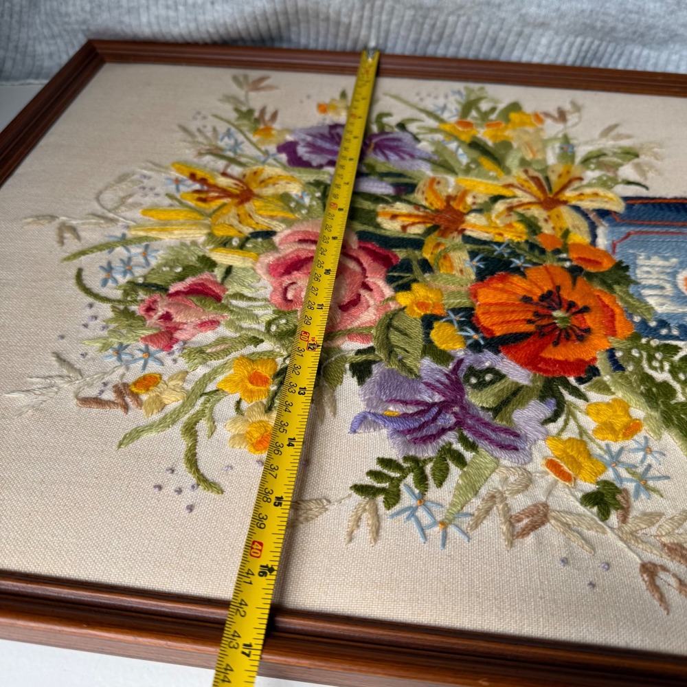 VTG Handmade Crewel Embroidery Floral Bouquet Pure Cocoa Tin Framed Art 21x17 - Picture 6 of 12